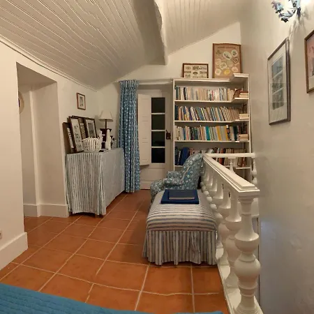 Casa De Cima - Muralha Do Castelo De Villa *