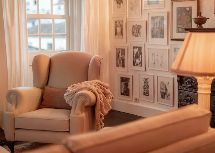 Casa De Cima - Muralha Do Castelo De Villa *