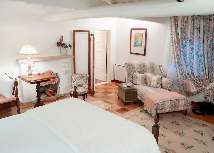 Casa De Cima - Muralha Do Castelo De *